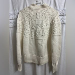 Women’s small white sweater from Banana Republic. In great condition